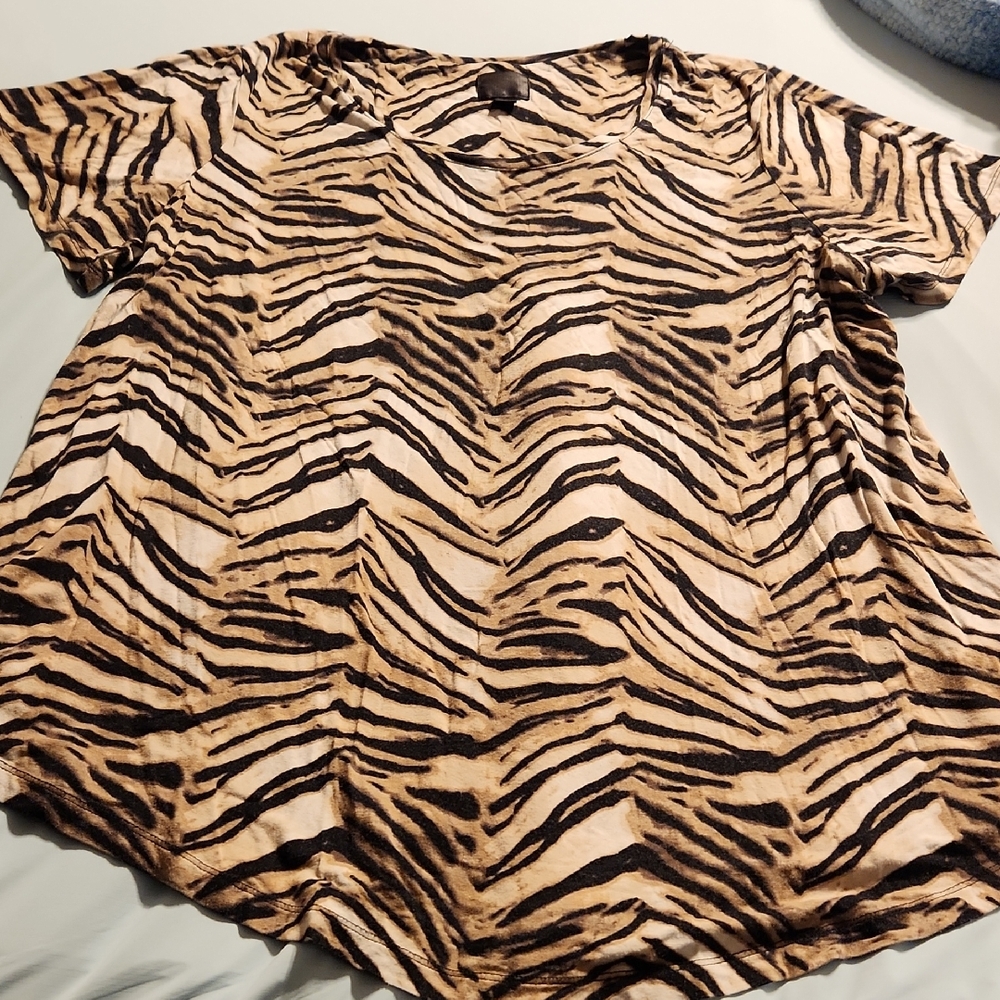 Tiger Print T-Shirt Size 2X
